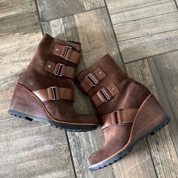 SOREL WOMEN'S AFTER HOURS SUEDE BOOTIE size 7.5 - Picture 9 of 11